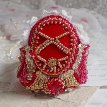 Pulsera Nous Two Haute-Couture bordada con cristales de Swarovski, un cabujón ovalado de cristal rojo y rocallas